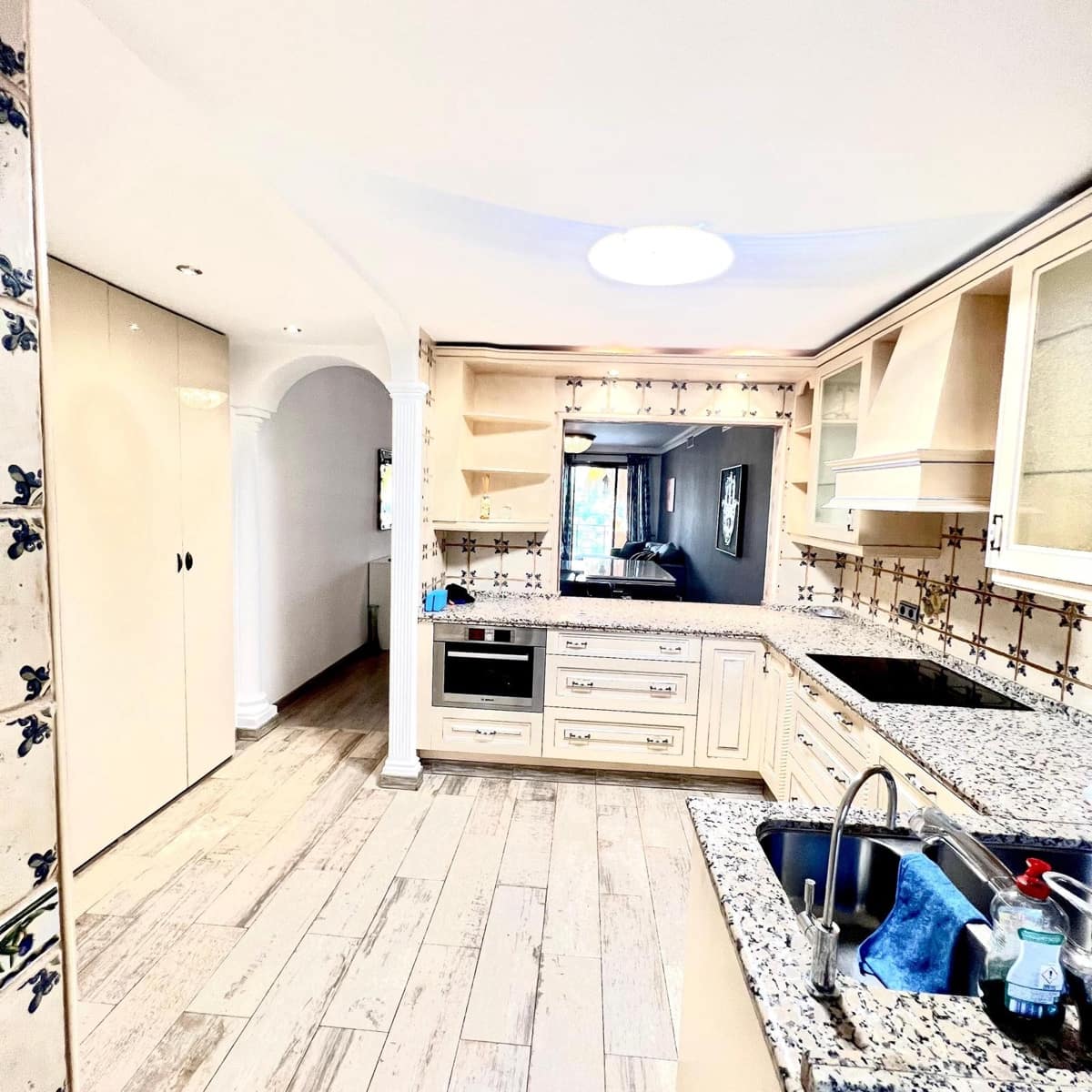 3 makuuhuone Kattohuoneisto vuokrattavana paikassa Estepona mukana uima-altaan 
autotalli - 3 000 € (Ref: 7678324)