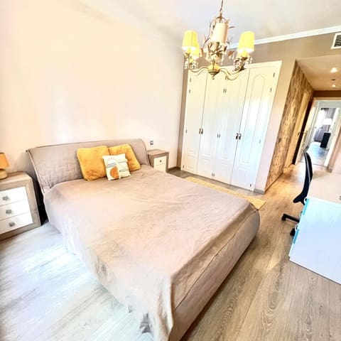 3 soverom Penthouse til leie i Nueva Atalaya, Estepona med svømmebasseng garasje - € 3 000 (Ref: 7678324)