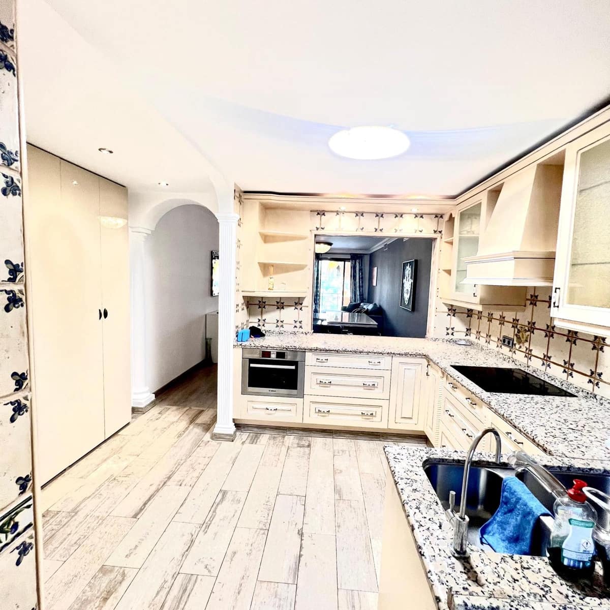 3 makuuhuone Kattohuoneisto vuokrattavana paikassa Estepona mukana uima-altaan 
autotalli - 3 000 € (Ref: 7678324)