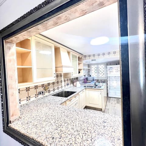 3 soverom Penthouse til leie i Nueva Atalaya, Estepona med svømmebasseng garasje - € 3 000 (Ref: 7678324)
