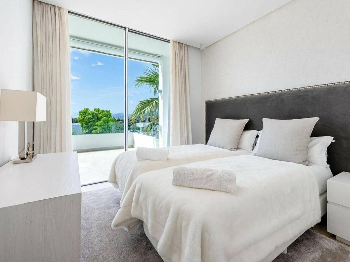 5 soveværelse Villa til leje i Marbella med swimmingpool garage - € 13.000 (Ref: 7694156)