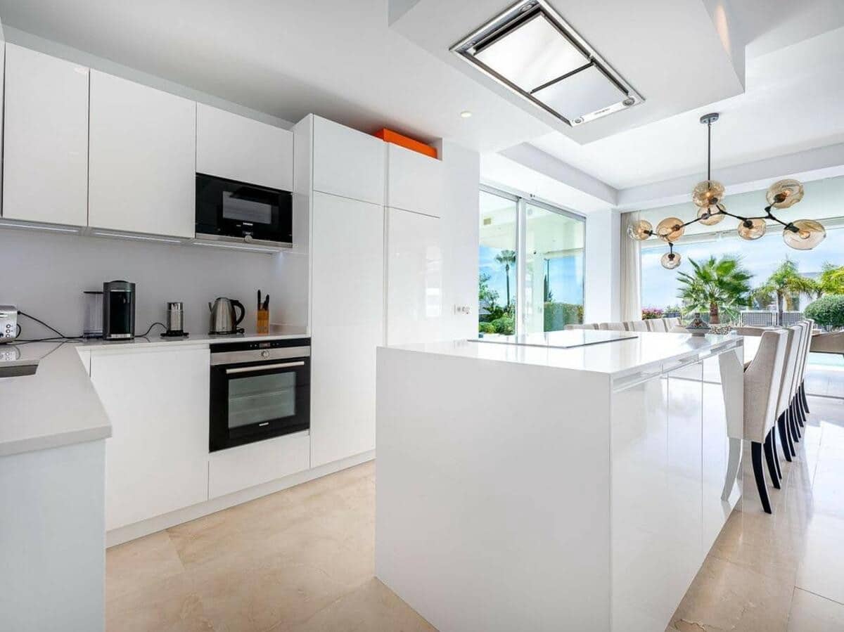 5 soveværelse Villa til leje i Marbella med swimmingpool garage - € 13.000 (Ref: 7694156)