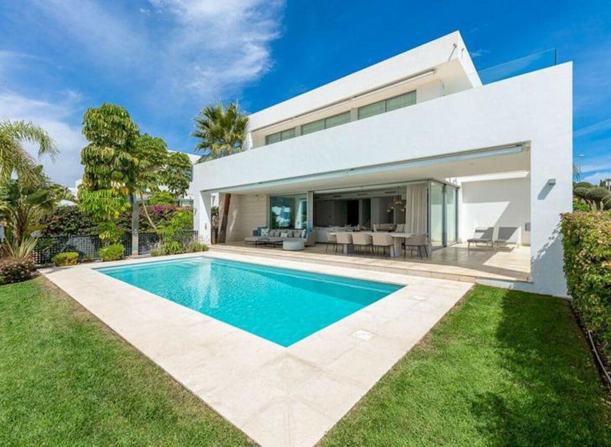 5 soveværelse Villa til leje i Marbella med swimmingpool garage - € 13.000 (Ref: 7694156)