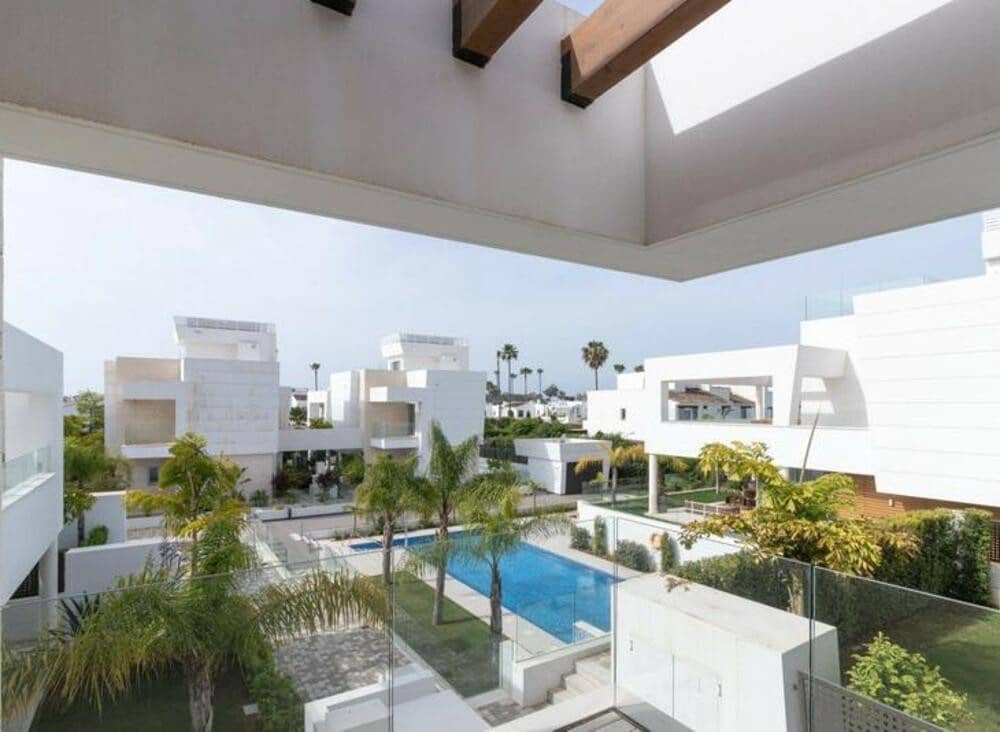 4 sypialnia Willa na sprzedaż w San Pedro de Alcantara z basenem garażem - 1 800 000 € (Ref: 7698465)