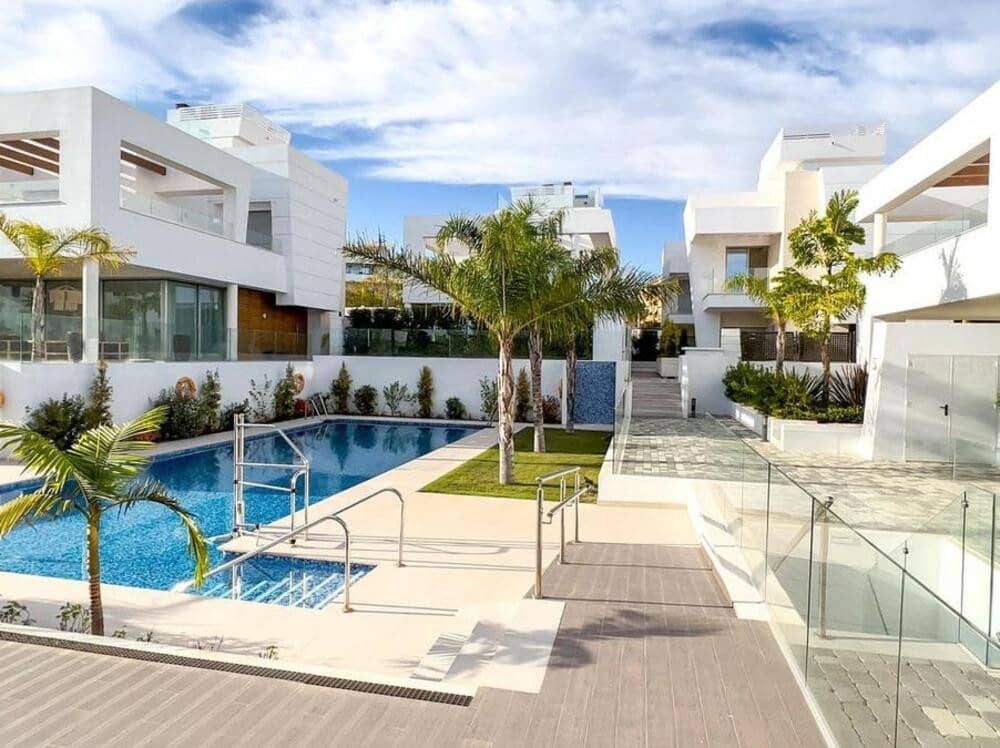 4 sypialnia Willa na sprzedaż w San Pedro de Alcantara z basenem garażem - 1 800 000 € (Ref: 7698465)