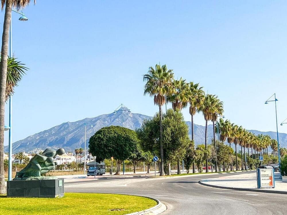 4 sypialnia Willa na sprzedaż w San Pedro de Alcantara z basenem garażem - 1 800 000 € (Ref: 7698465)