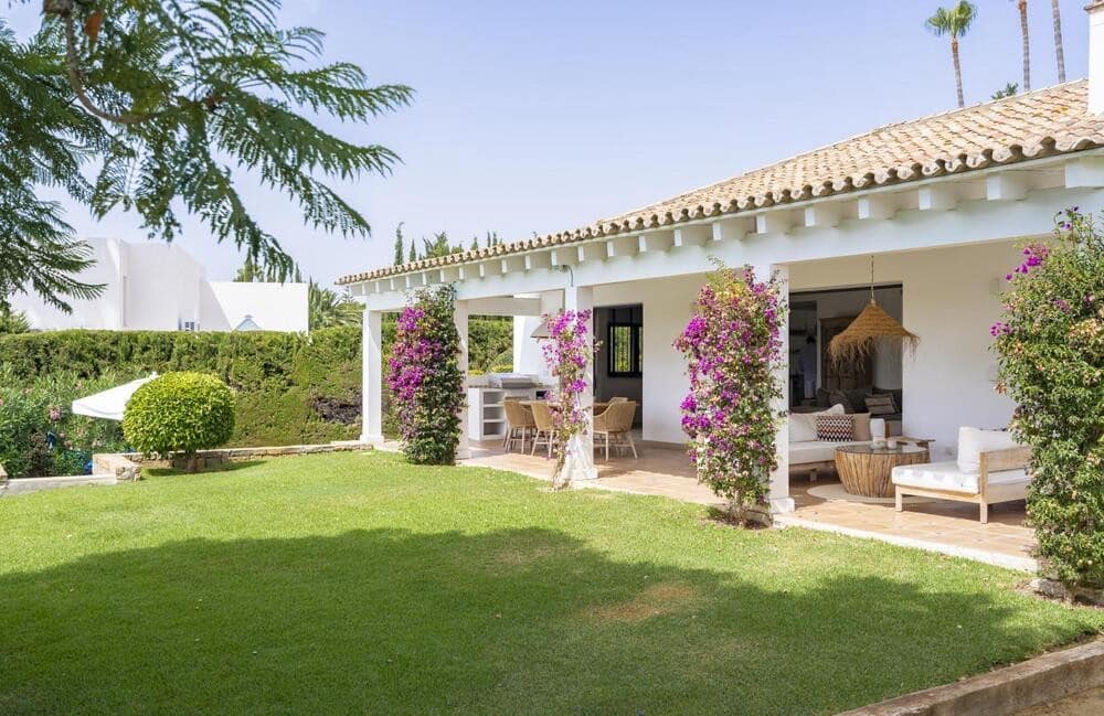 4 soverom Villa til salgs i Benahavis med svømmebasseng garasje - € 1 850 000 (Ref: 7706275)