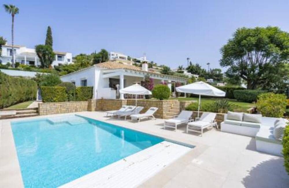 4 soverom Villa til salgs i Benahavis med svømmebasseng garasje - € 1 850 000 (Ref: 7706275)