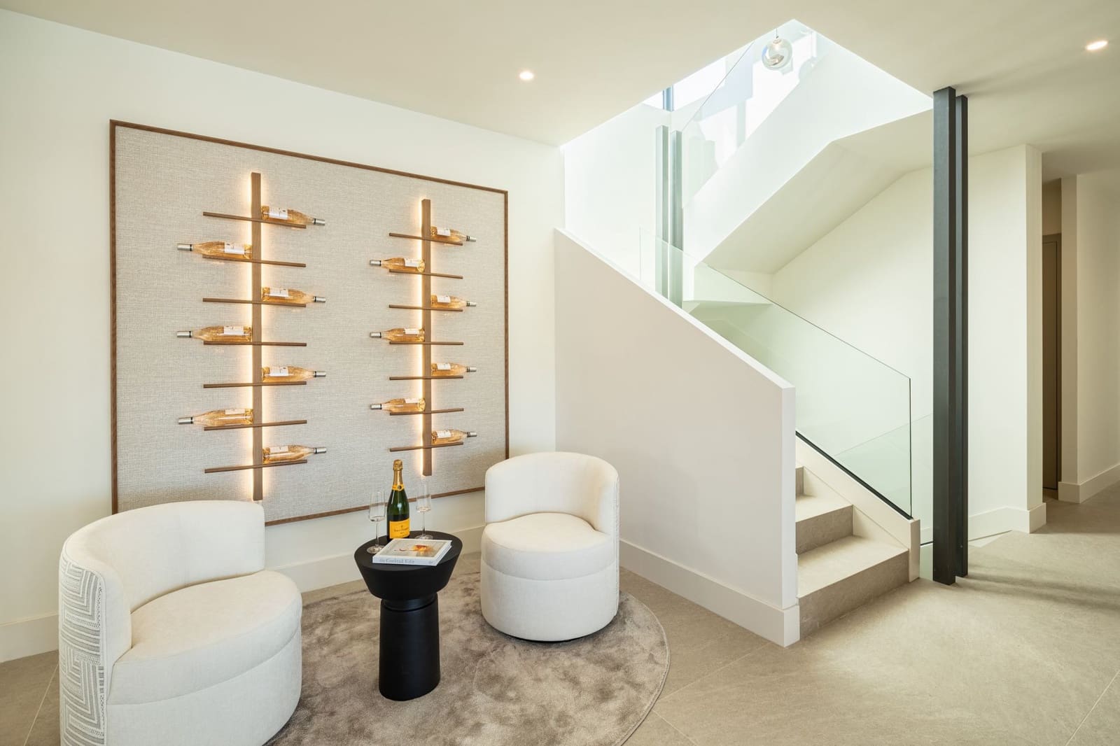 5 bedroom Villa for sale in Estepona with pool garage - € 2,750,000 (Ref: 7706276)