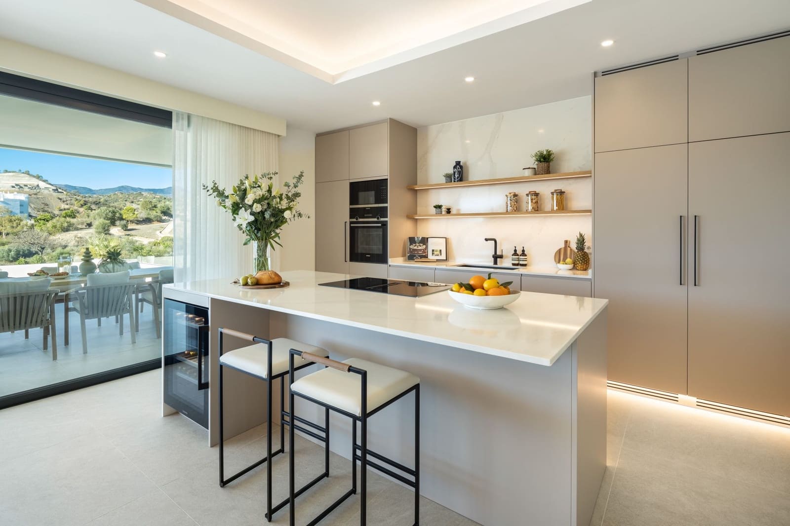 5 bedroom Villa for sale in Estepona with pool garage - € 2,750,000 (Ref: 7706276)