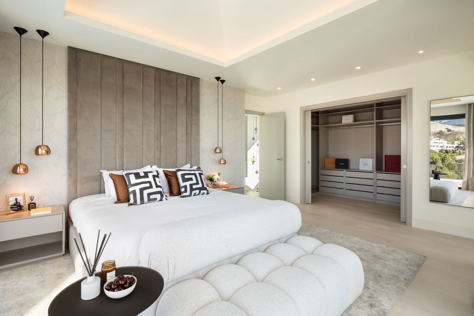 5 bedroom Villa for sale in Estepona with pool garage - € 2,750,000 (Ref: 7706276)