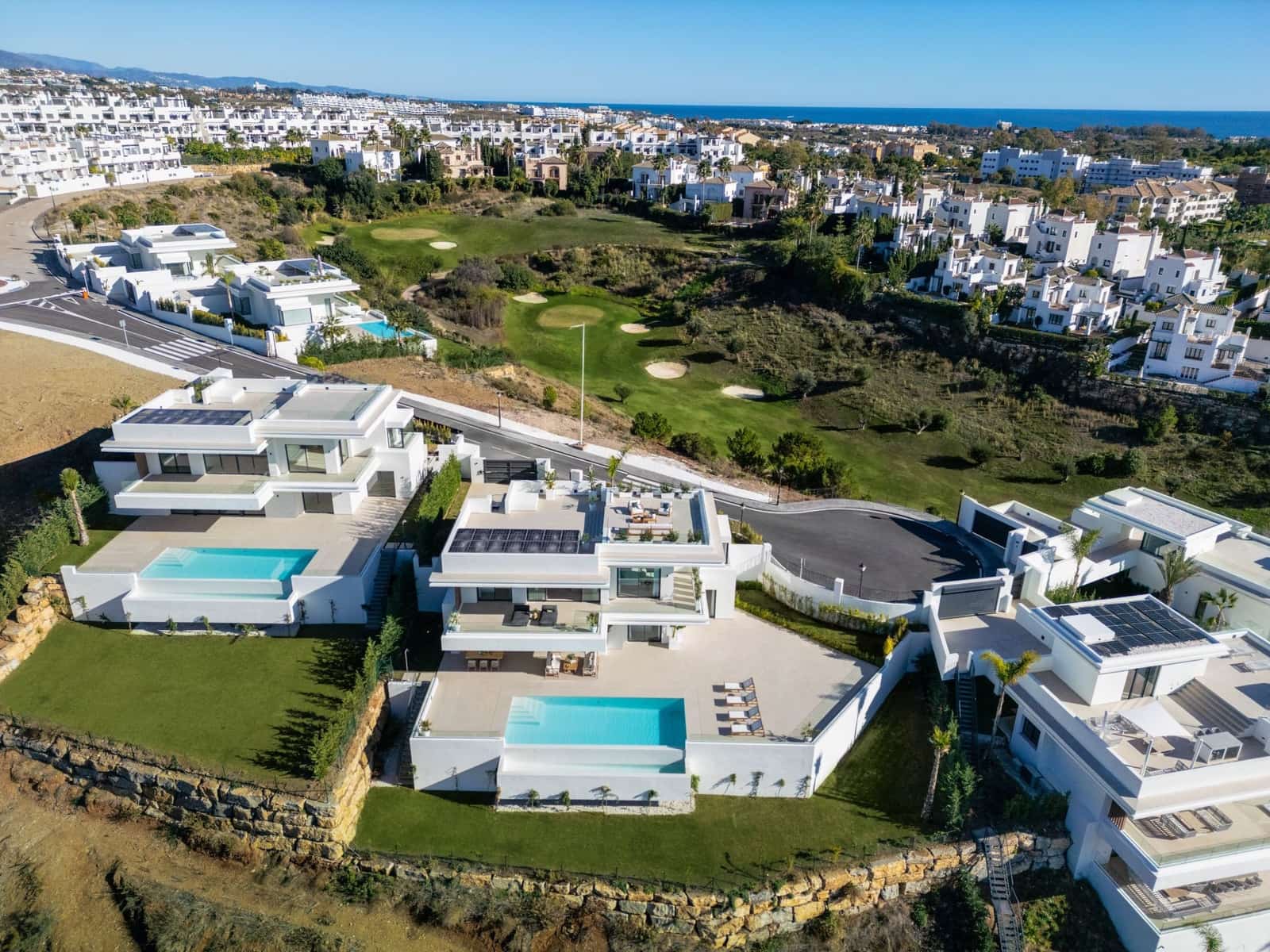 5 bedroom Villa for sale in Estepona with pool garage - € 2,750,000 (Ref: 7706276)