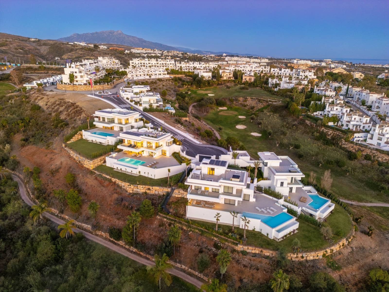 5 bedroom Villa for sale in Estepona with pool garage - € 2,750,000 (Ref: 7706276)