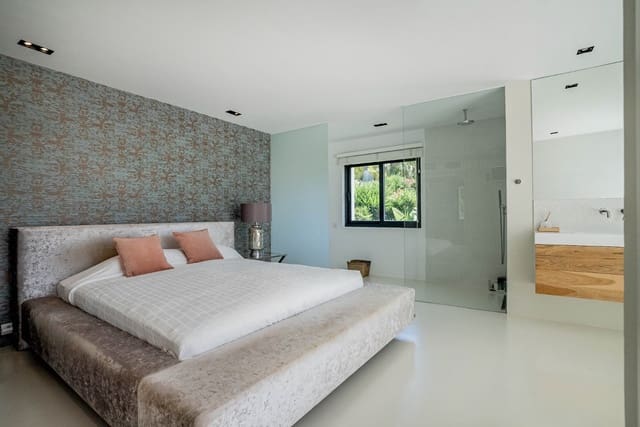 4 sypialnia Willa na sprzedaż w Las Brisas, Marbella z basenem garażem - 2 795 000 € (Ref: 7709507)