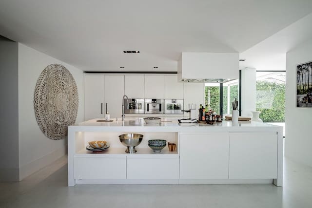 4 sypialnia Willa na sprzedaż w Las Brisas, Marbella z basenem garażem - 2 795 000 € (Ref: 7709507)