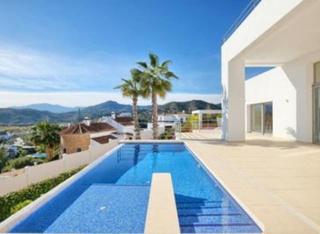 4 sovrum Villa till salu i Los Arqueros - Puerto del Almendro, Benahavís med pool garage - 2 300 000 € (Ref: 7713547)