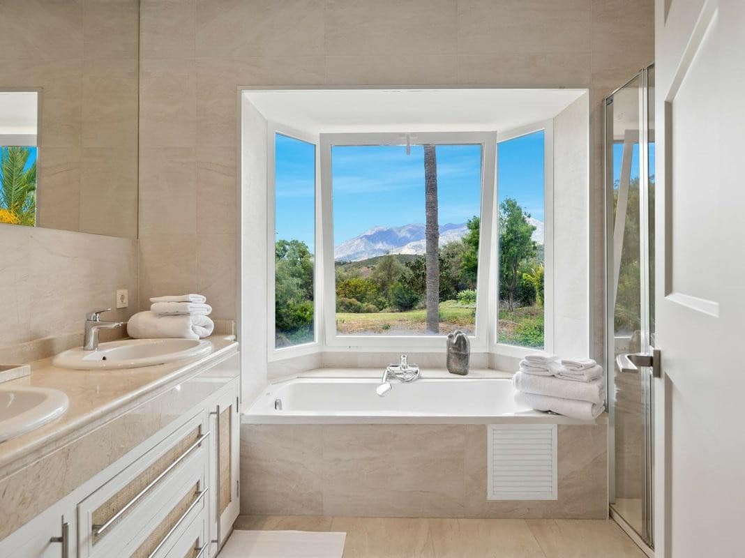 4 chambre Villa/Maison à vendre à Marbella avec piscine garage - 1 850 000 € (Ref: 7737059)