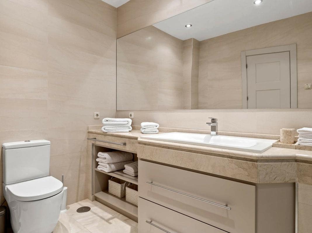 4 chambre Villa/Maison à vendre à Marbella avec piscine garage - 1 850 000 € (Ref: 7737059)