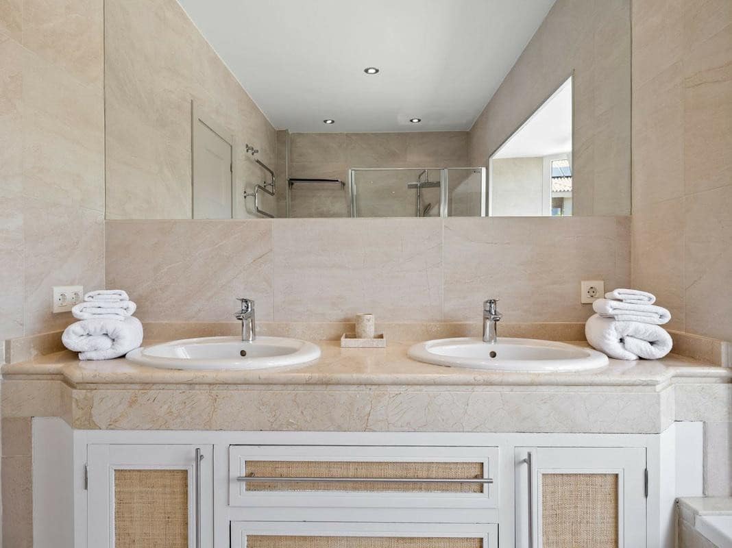 4 chambre Villa/Maison à vendre à Marbella avec piscine garage - 1 850 000 € (Ref: 7737059)