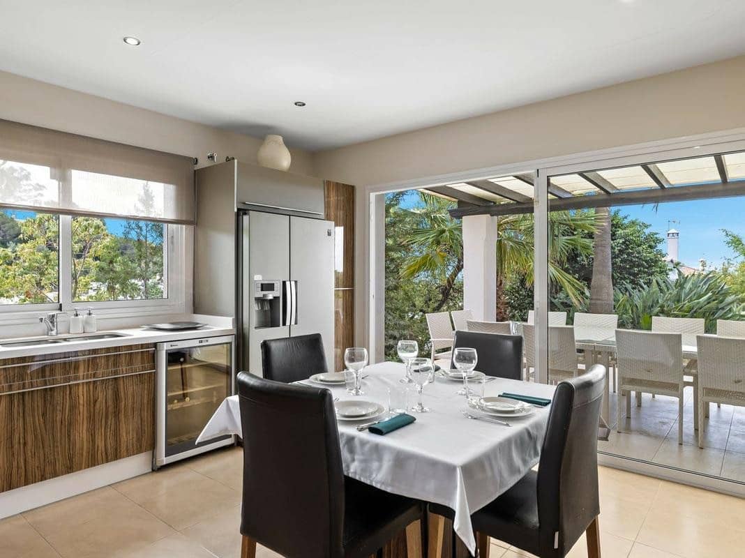 4 chambre Villa/Maison à vendre à Marbella avec piscine garage - 1 850 000 € (Ref: 7737059)