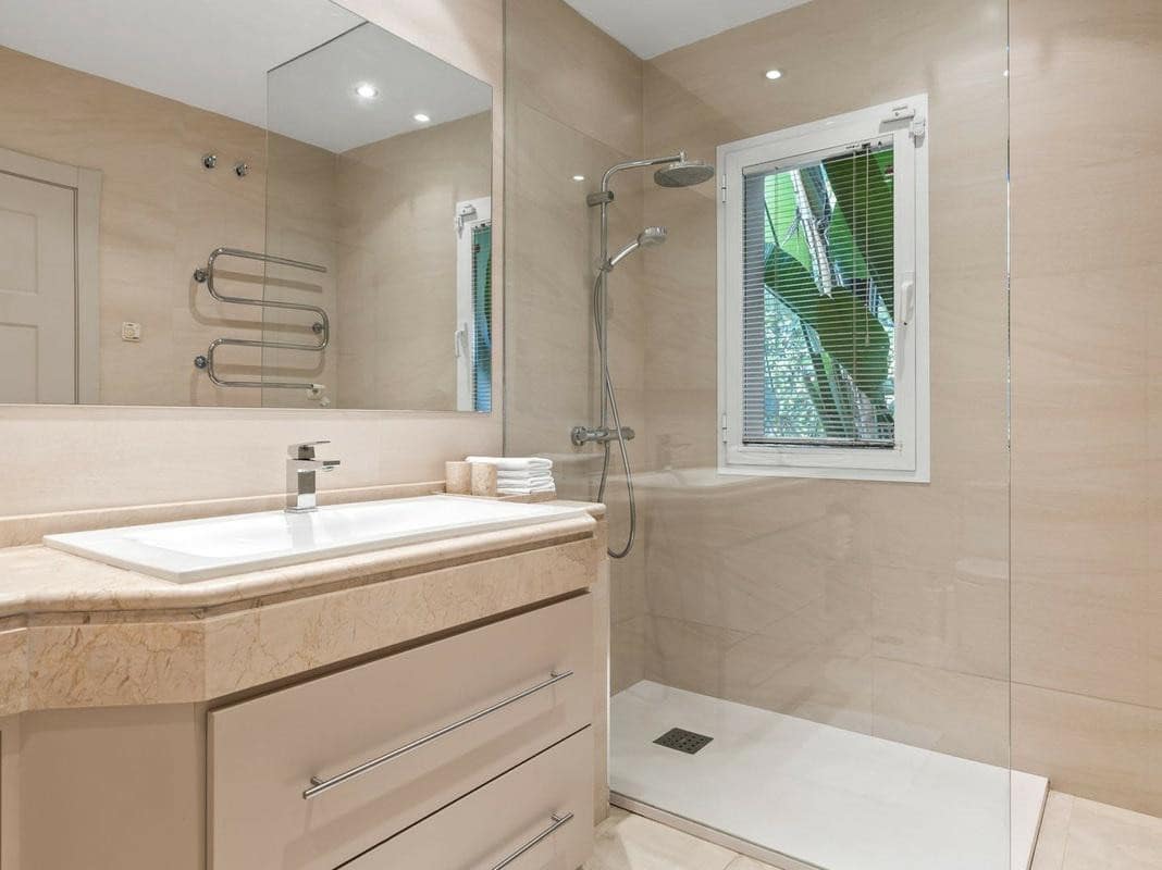 4 chambre Villa/Maison à vendre à Marbella avec piscine garage - 1 850 000 € (Ref: 7737059)