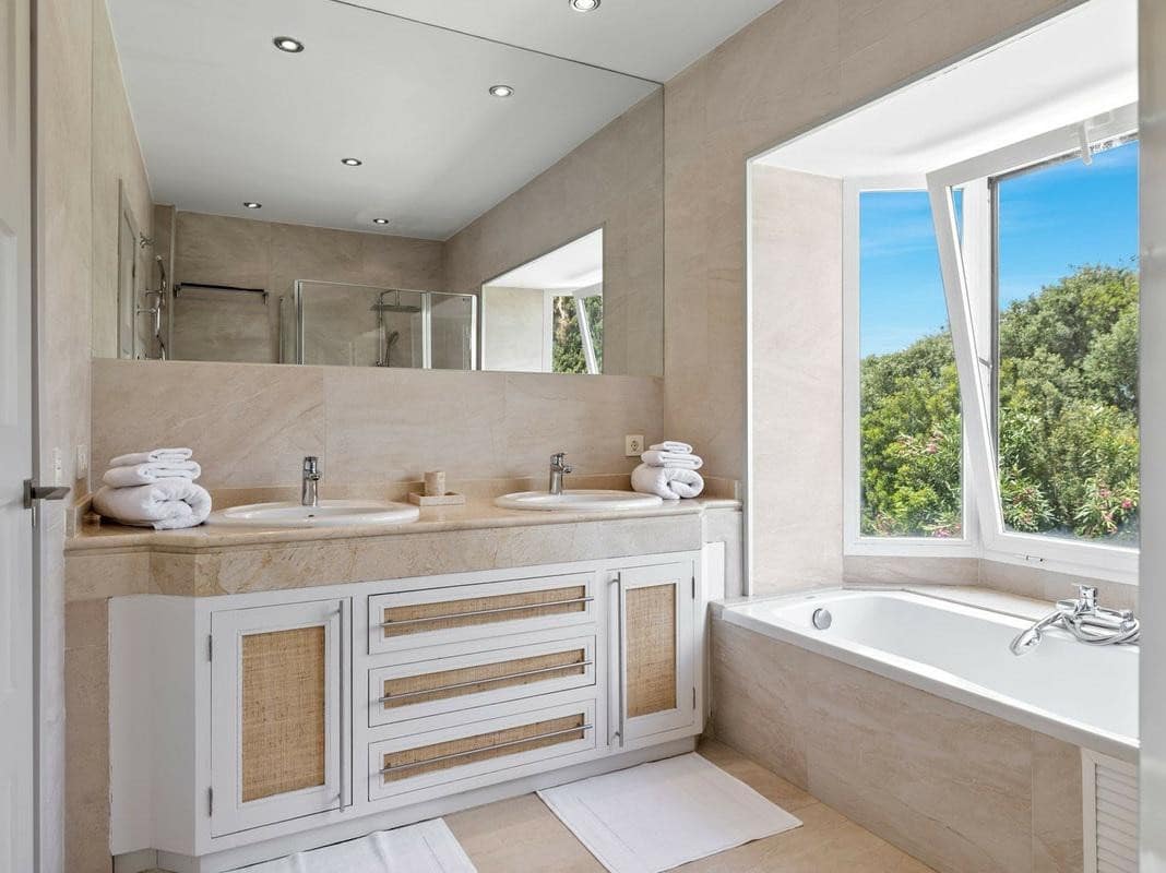 4 chambre Villa/Maison à vendre à Marbella avec piscine garage - 1 850 000 € (Ref: 7737059)