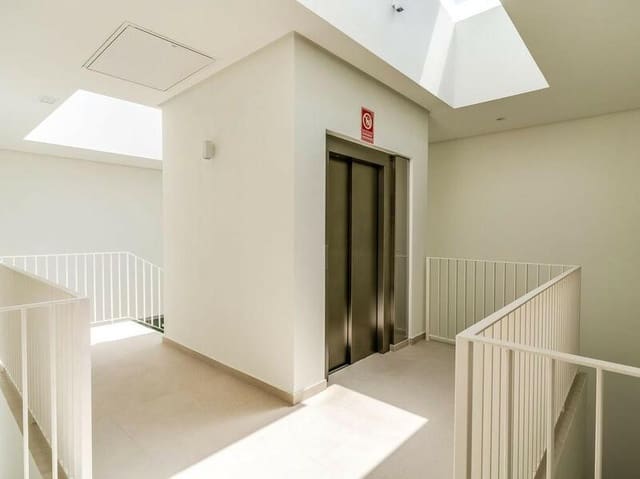 4 soverom Penthouse til salgs i Los Arqueros - Puerto del Almendro, Benahavís med svømmebasseng garasje - € 1 600 000 (Ref: 7746381)