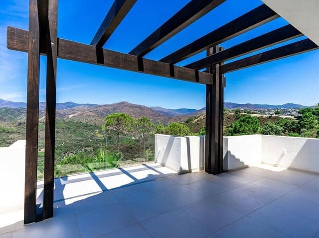 4 sypialnia Penthouse na sprzedaż w Los Arqueros - Puerto del Almendro, Benahavís z basenem garażem - 1 600 000 € (Ref: 7746381)