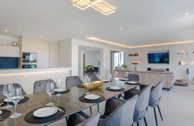 5 soveværelse Villa til leje i Guadalmina Alta, Marbella med swimmingpool garage - € 11.500 (Ref: 7752661)