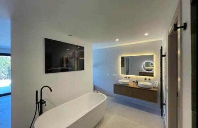 5 soveværelse Villa til leje i Guadalmina Alta, Marbella med swimmingpool garage - € 11.500 (Ref: 7752661)
