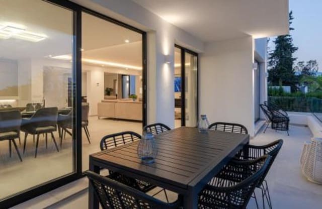 5 soveværelse Villa til leje i Guadalmina Alta, Marbella med swimmingpool garage - € 11.500 (Ref: 7752661)