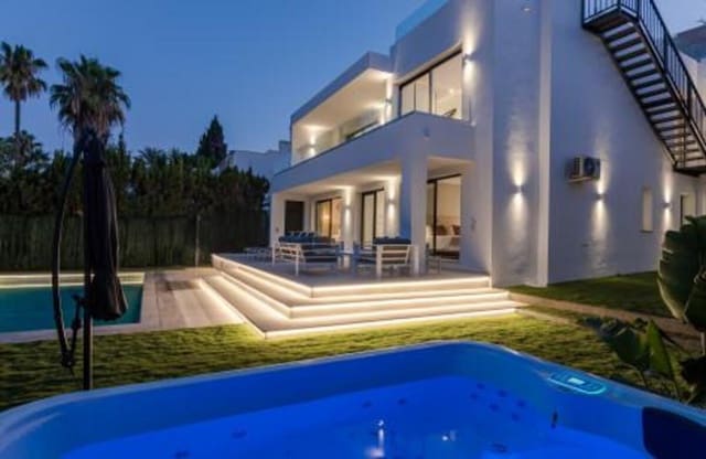 5 soveværelse Villa til leje i Guadalmina Alta, Marbella med swimmingpool garage - € 11.500 (Ref: 7752661)