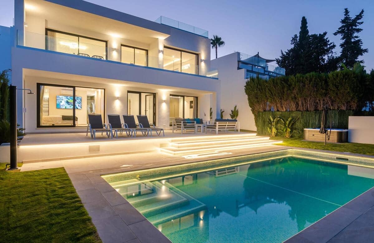 5 slaapkamer Villa te huur in Guadalmina met zwembad garage - € 11.500 (Ref: 7752661)