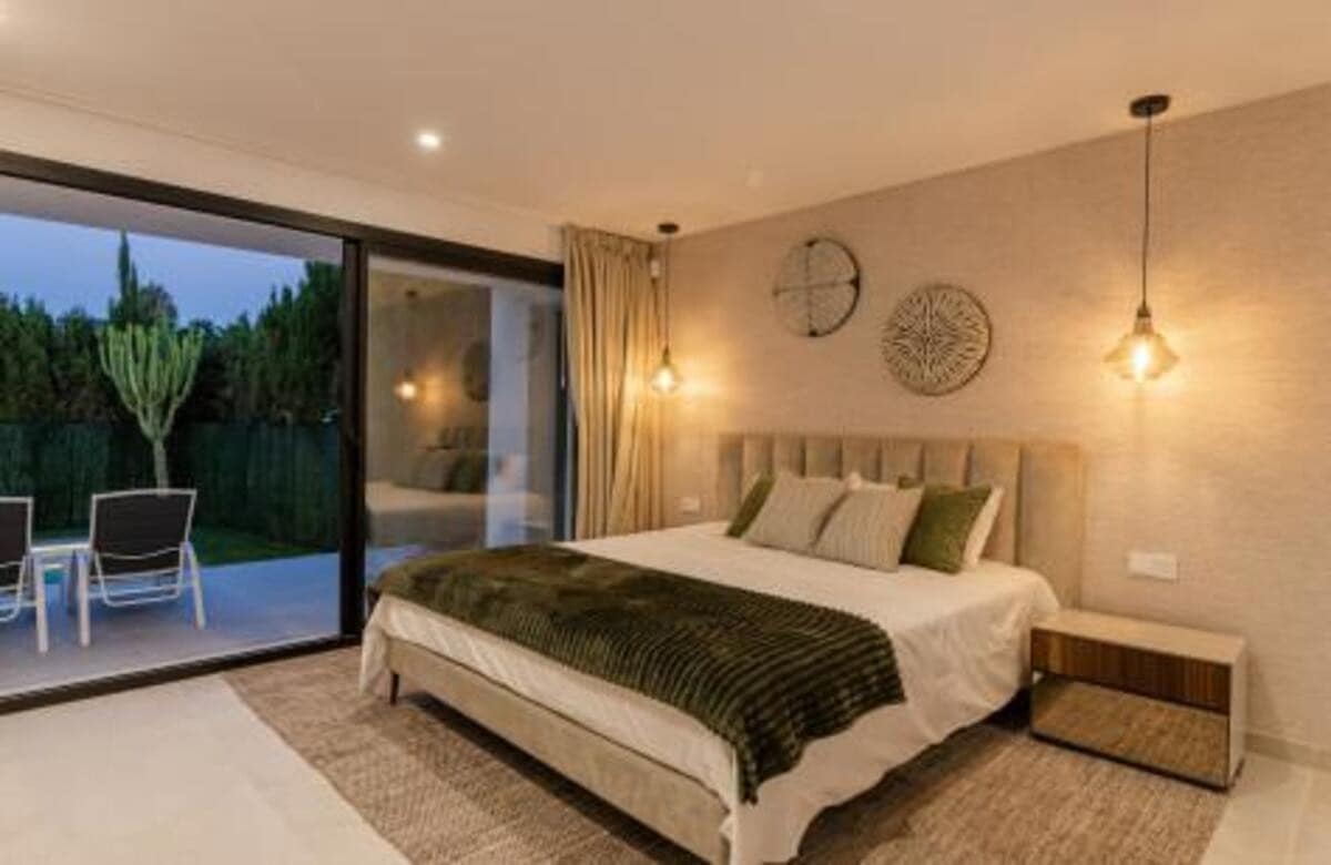 5 slaapkamer Villa te huur in Guadalmina met zwembad garage - € 11.500 (Ref: 7752661)