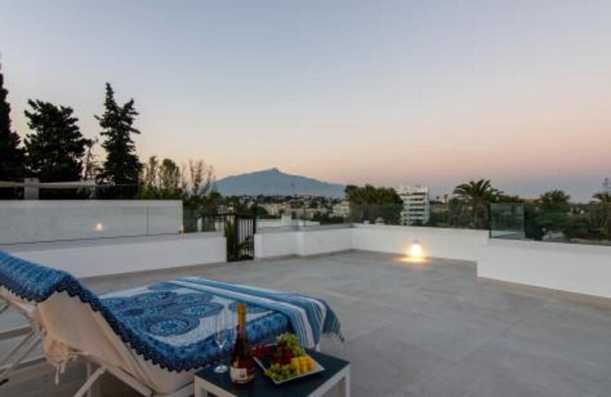 5 slaapkamer Villa te huur in Guadalmina met zwembad garage - € 11.500 (Ref: 7752661)