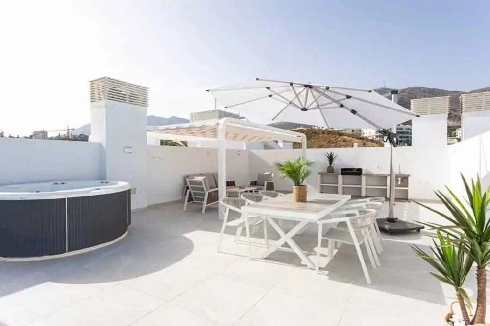 2 sypialnia Penthouse na sprzedaż w Fuengirola z basenem garażem - 739 000 € (Ref: 7763850)