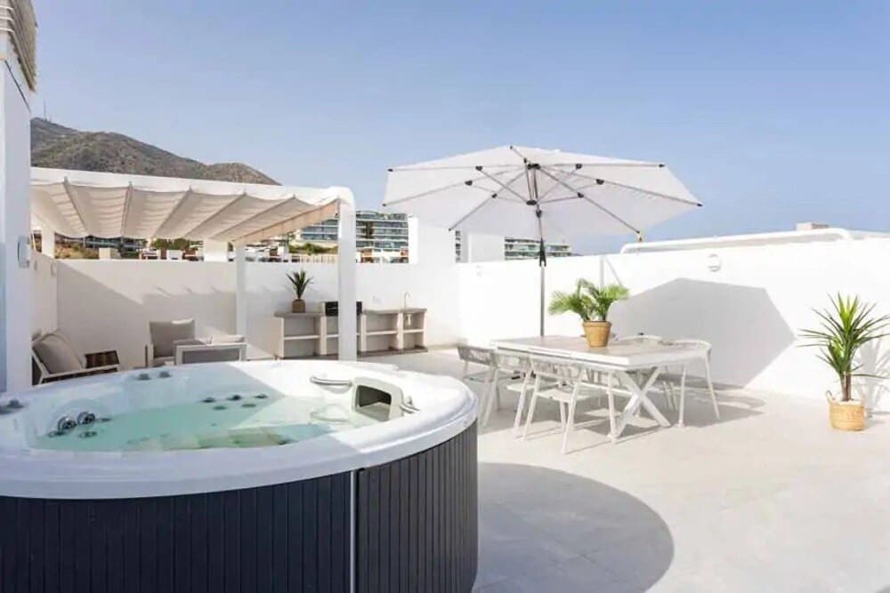 2 sypialnia Penthouse na sprzedaż w Fuengirola z basenem garażem - 739 000 € (Ref: 7763850)