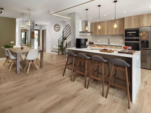 4 quarto Casa em Banda para venda em Los Naranjos, Marbella com piscina garagem - 995 000 € (Ref: 7770174)