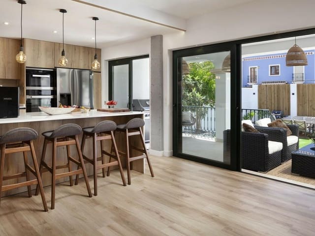 4 quarto Casa em Banda para venda em Los Naranjos, Marbella com piscina garagem - 995 000 € (Ref: 7770174)