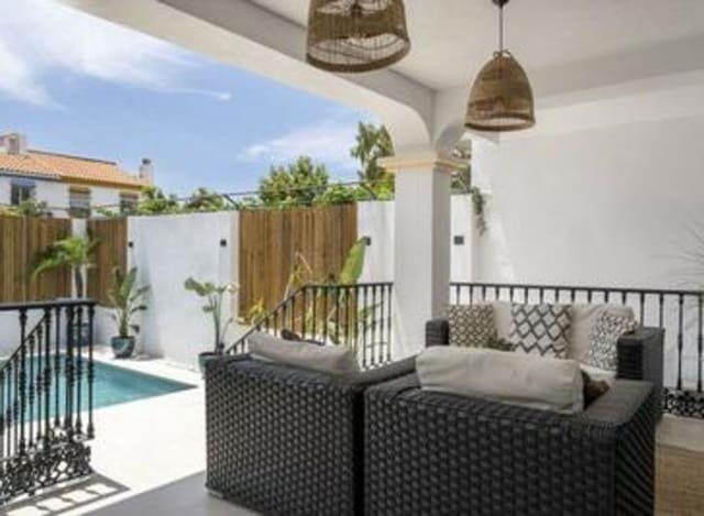 4 quarto Casa em Banda para venda em Los Naranjos, Marbella com piscina garagem - 995 000 € (Ref: 7770174)