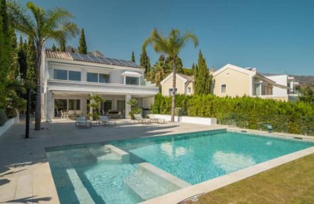 5 makuuhuone Huvila myytävänä paikassa Marbella mukana uima-altaan 
autotalli - 3 490 000 € (Ref: 7794661)