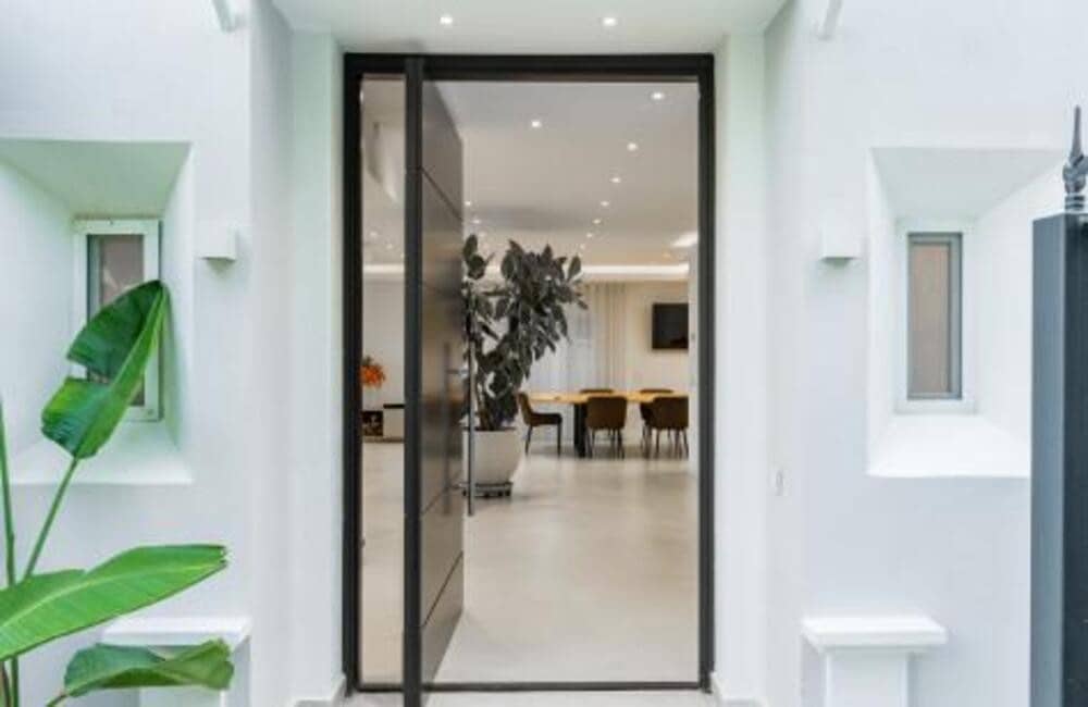 5 makuuhuone Huvila myytävänä paikassa Marbella mukana uima-altaan 
autotalli - 3 490 000 € (Ref: 7794661)