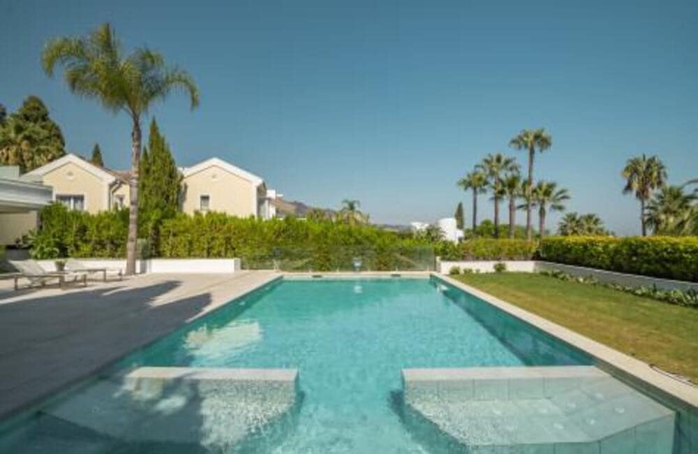 5 makuuhuone Huvila myytävänä paikassa Marbella mukana uima-altaan 
autotalli - 3 490 000 € (Ref: 7794661)