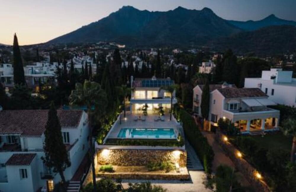 5 makuuhuone Huvila myytävänä paikassa Marbella mukana uima-altaan 
autotalli - 3 490 000 € (Ref: 7794661)