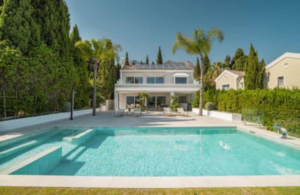 5 makuuhuone Huvila myytävänä paikassa Marbella mukana uima-altaan 
autotalli - 3 490 000 € (Ref: 7794661)