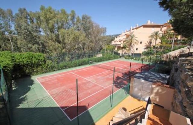 2 quarto Apartamento para venda em Los Naranjos, Marbella com piscina garagem - 590 000 € (Ref: 7797466)