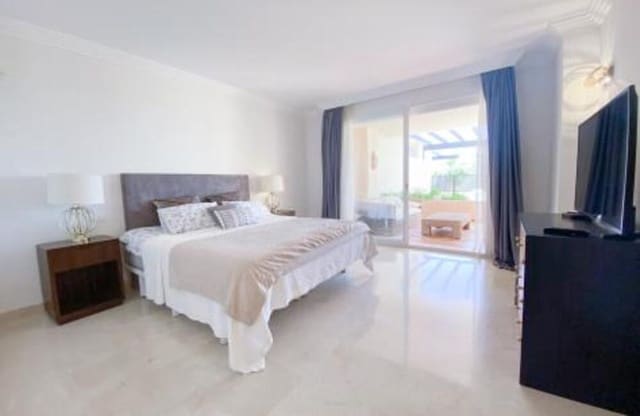 2 quarto Apartamento para venda em Los Naranjos, Marbella com piscina garagem - 590 000 € (Ref: 7797466)