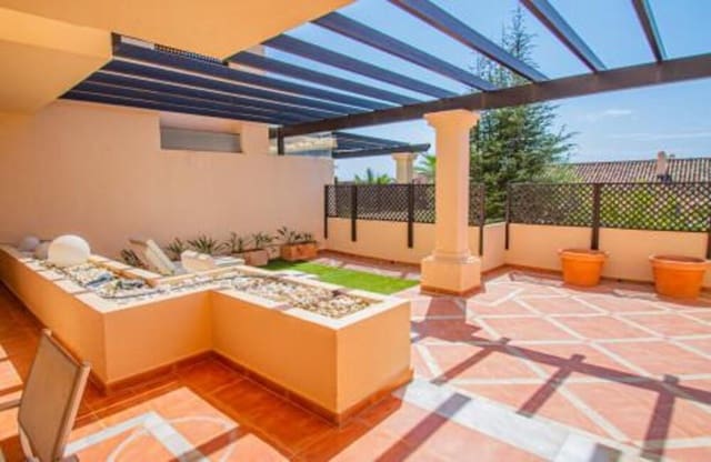 2 quarto Apartamento para venda em Los Naranjos, Marbella com piscina garagem - 590 000 € (Ref: 7797466)