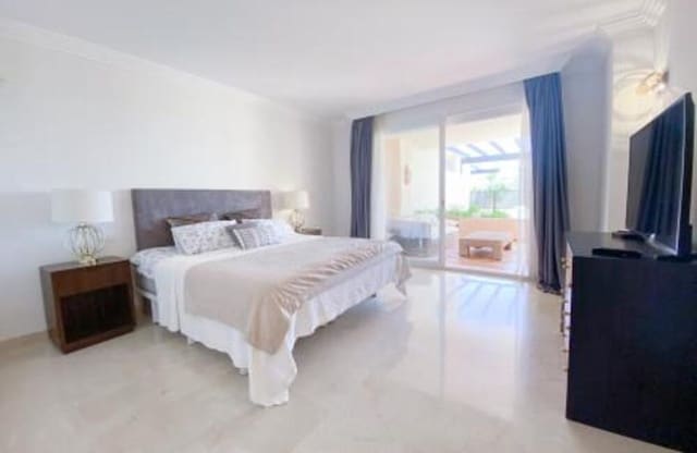 2 soveværelse Lejlighed til salg i Los Naranjos, Marbella med swimmingpool garage - € 590.000 (Ref: 7797466)
