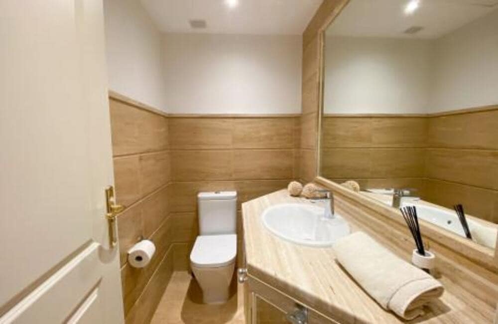 Apartamento de 2 habitaciones en Marbella en venta con piscina garaje - 590.000 € (Ref: 7797466)